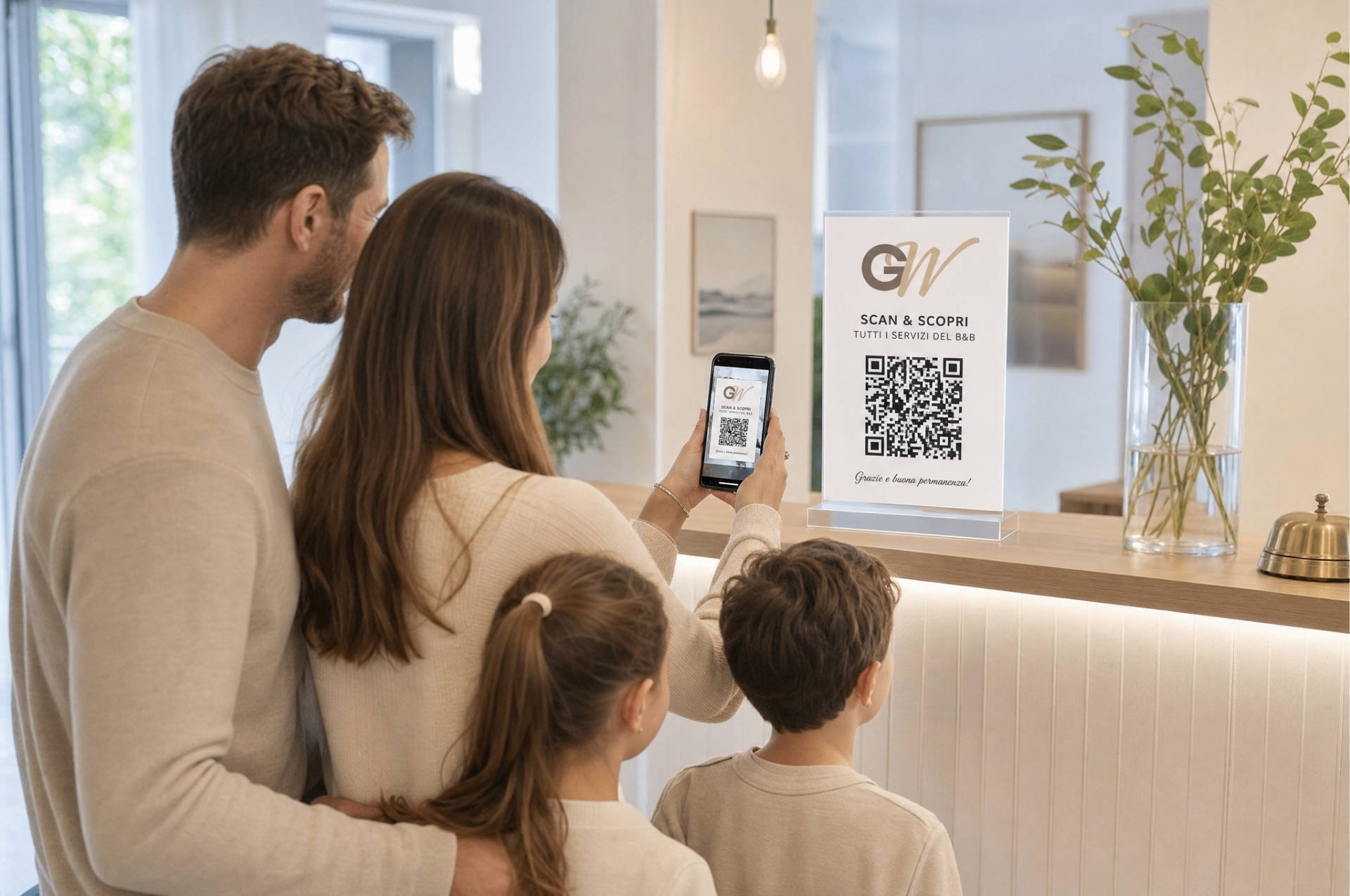 Camera elegante di un B&B italiano con guida digitale GuestWel sul comodino